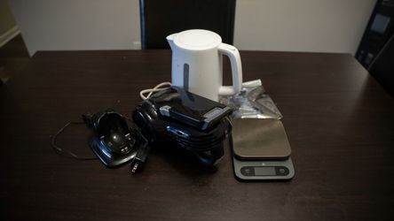 Home Appliance Bundle – BLACK+DECKER Hand Vacuum, Electric Kettle + Digital Nutrional Scale
