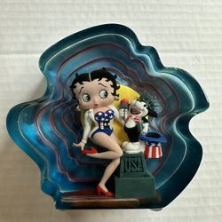  2002 Westland Giftware Acrylic Betty Boop USA Paperweight Art Figure Collectible