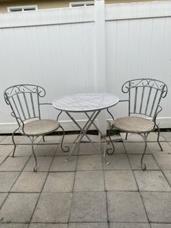 Folding Table and 2 Chairs  🪑🪑