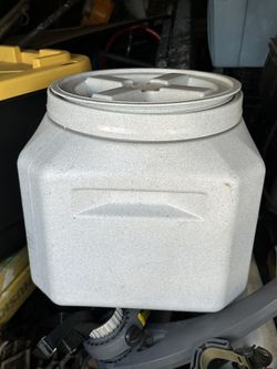 Heavy Dog Or Cat Food Waterproof Container