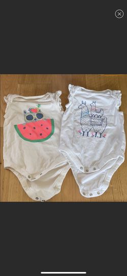 Bundle of two baby gap onesie. Size 6-12M