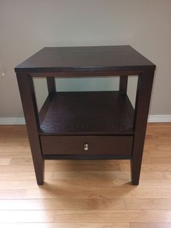 End table with one drawer