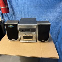 Stereo system with speakers 