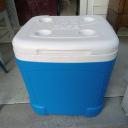 X Large Igloo Cooler On Wheels 