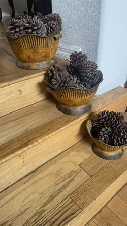 Decorative bronze bowls in 3 different sizes