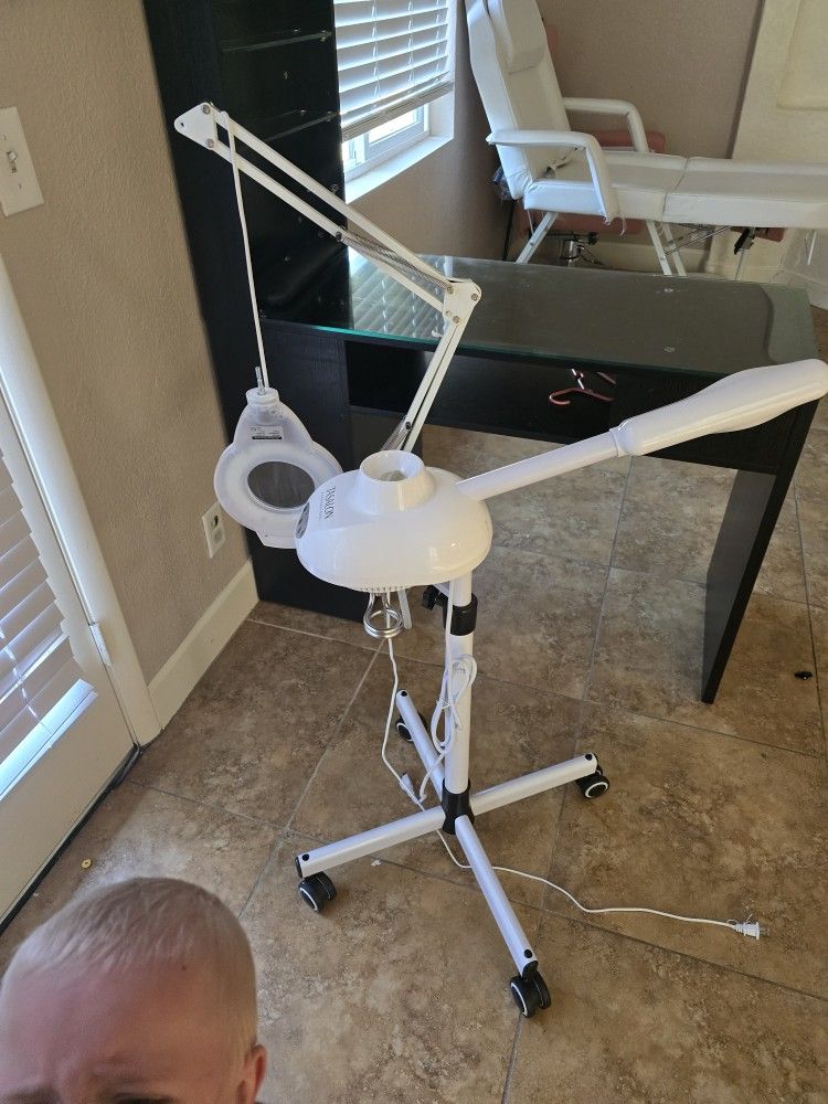 Facial Lamp And Steamer