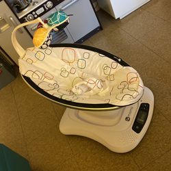 4moms mamaRoo 4 Multi-Motion Baby Swing, Bluetooth Baby Rocker with 5 Unique Motions, Cool Mesh Fabric, Silver
