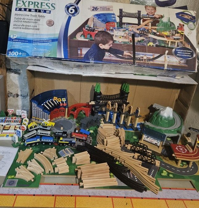 Imaginarium Express Premium Metro Line Train Table & Thomas & Friends Train Track Set~》$90