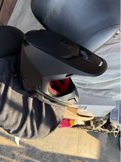 FOX helmet YL 5152 almost New