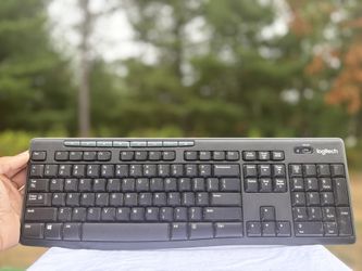 ⌨️ Logitech Wireless Keyboard Full Size with Numpad