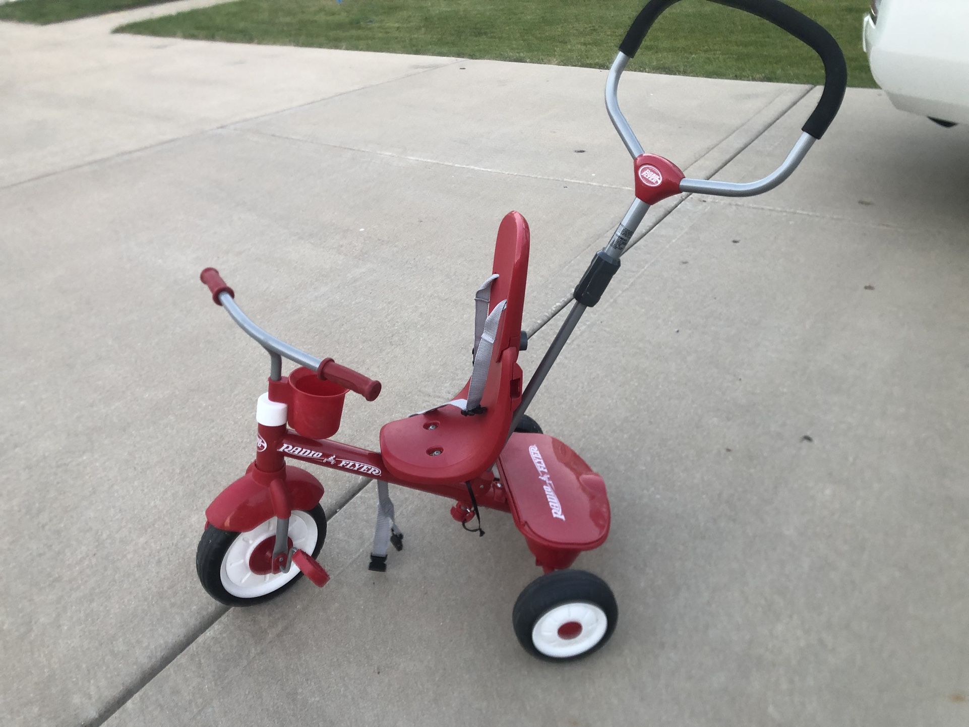 Radio Flyer Deluxe Steer & Stroll Trike