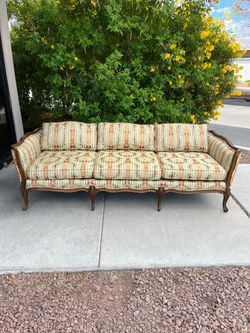 Vintage French Provincial sofa couch ( can deliver for $10 )