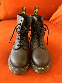 Doc Martens Women’s Originals Size 6