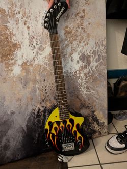 Fernandes Nomad Deluxe Hot Rod Flame – Built-In Amp/Effects – Excellent Condition – Original Bag & Paperwork
