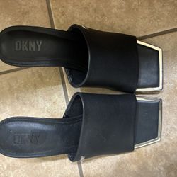DKNY Kellyn Block Heel Sandals Size 9 