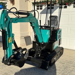 AGT QH12R 1 Ton Mini Excavator ( Read Description)
