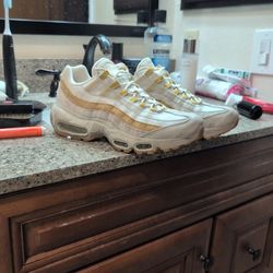 NIKE WOMEN AIRMAX 95 8.5