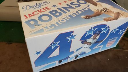 Jackie Robinson Action Statue