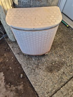 Vintage hamper