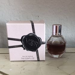 Vicktor & Rolf Flowerbomb Mini Eau De Parfum With Box (as seen in photo)