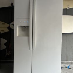 Whirlpool Fully Functional Side-By-Side Refrigerator Freezer