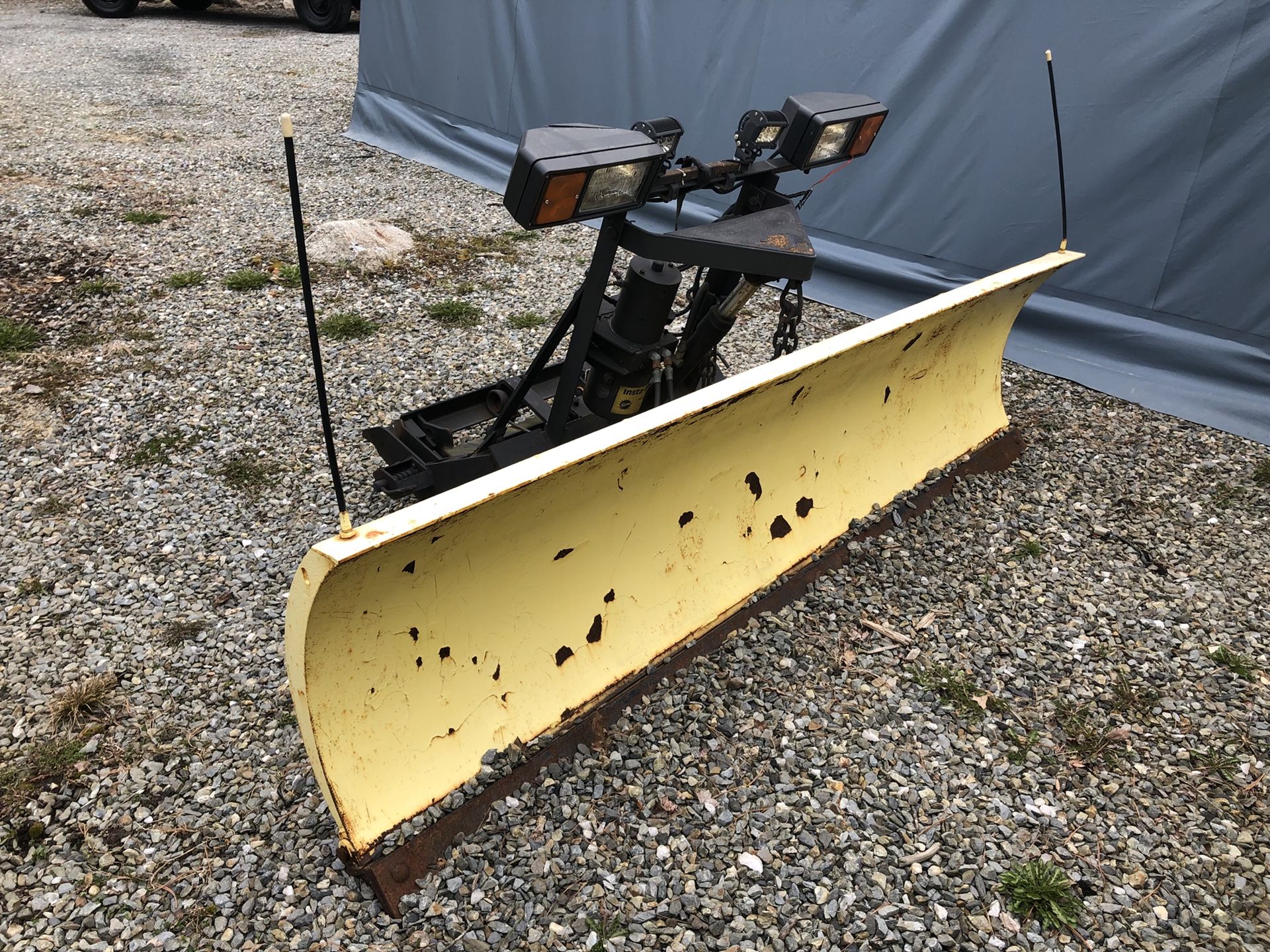 Minute mount 1 plow 7’ 6” $750 2 plug