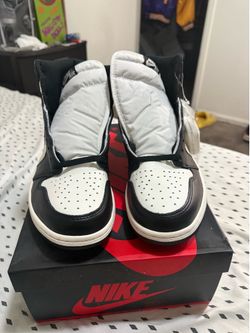 Selling my DS Jordan 1 mochas  Sz 11 for $320