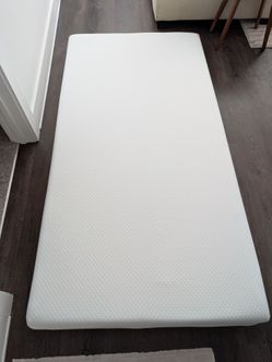 Brand new twin memory foam mattress (CertiPUR-US and OEKO-TEX certified)
