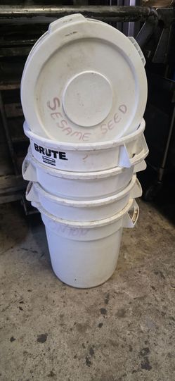 RUBBERMAID BRUTE GARBAGE CANS/INGREDIENT BINS..10 GALLON & 20 GALLON