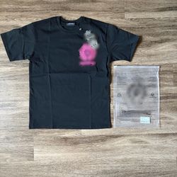 Luxury Black and Pink Premium T-Shirt🌸