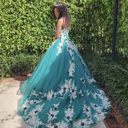 Emerald Green Quinceanera Sweet Sixteen Dress  Size 6