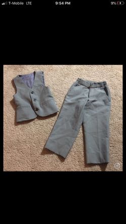 Boys suit size 2t