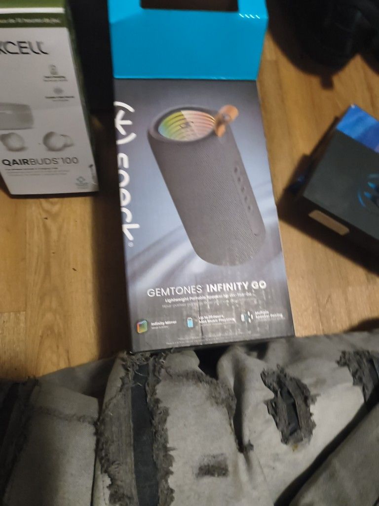 Wireless Bluetooth Controls Portable Speaker