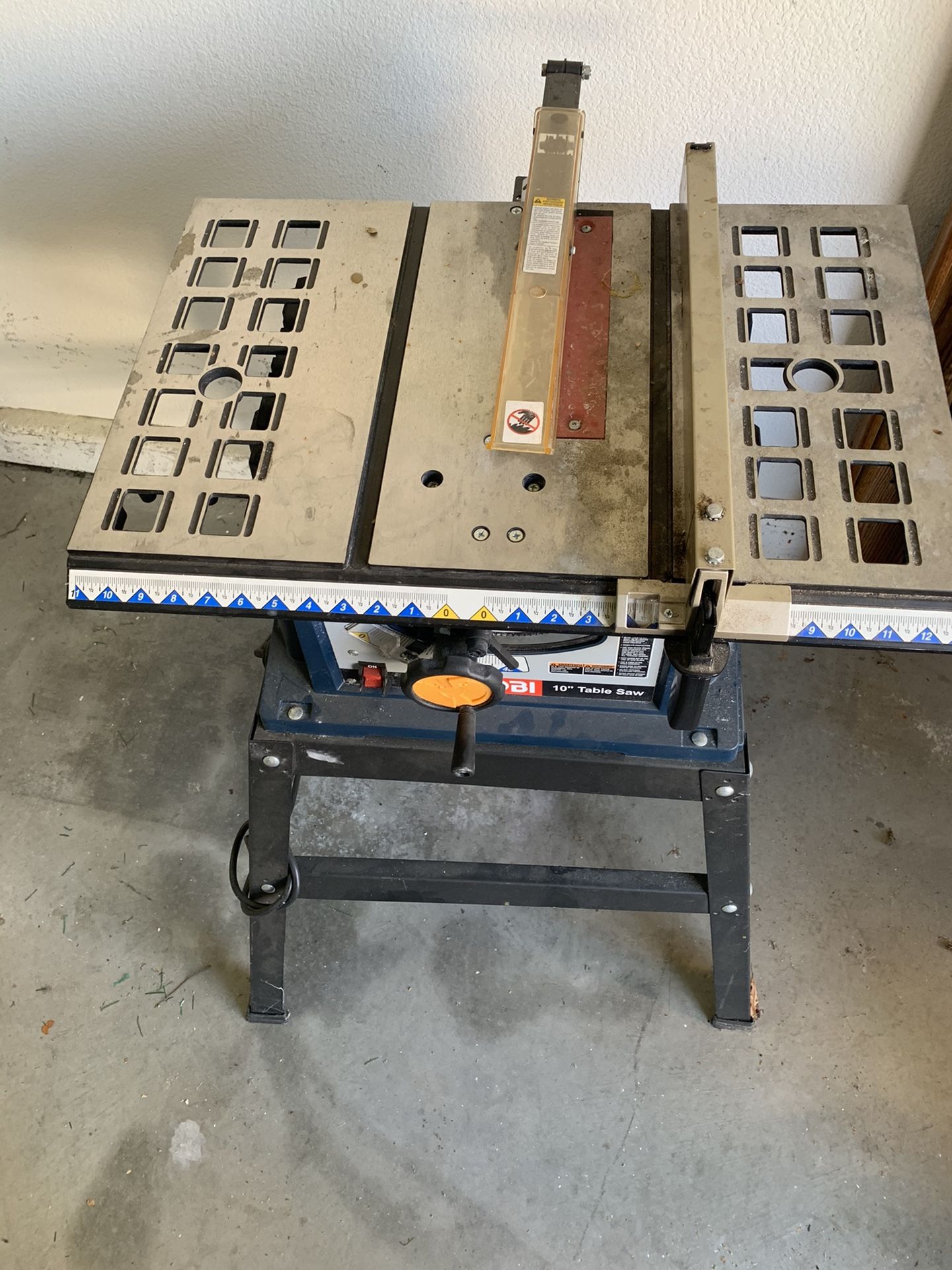 Ryobi BTS10S 13Amp 10in Table Saw With Stand for Sale in El Dorado