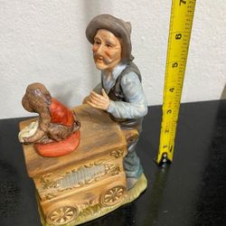 ADORNO DE BISCUIT DISEÑO CAJA DE MUSICA 