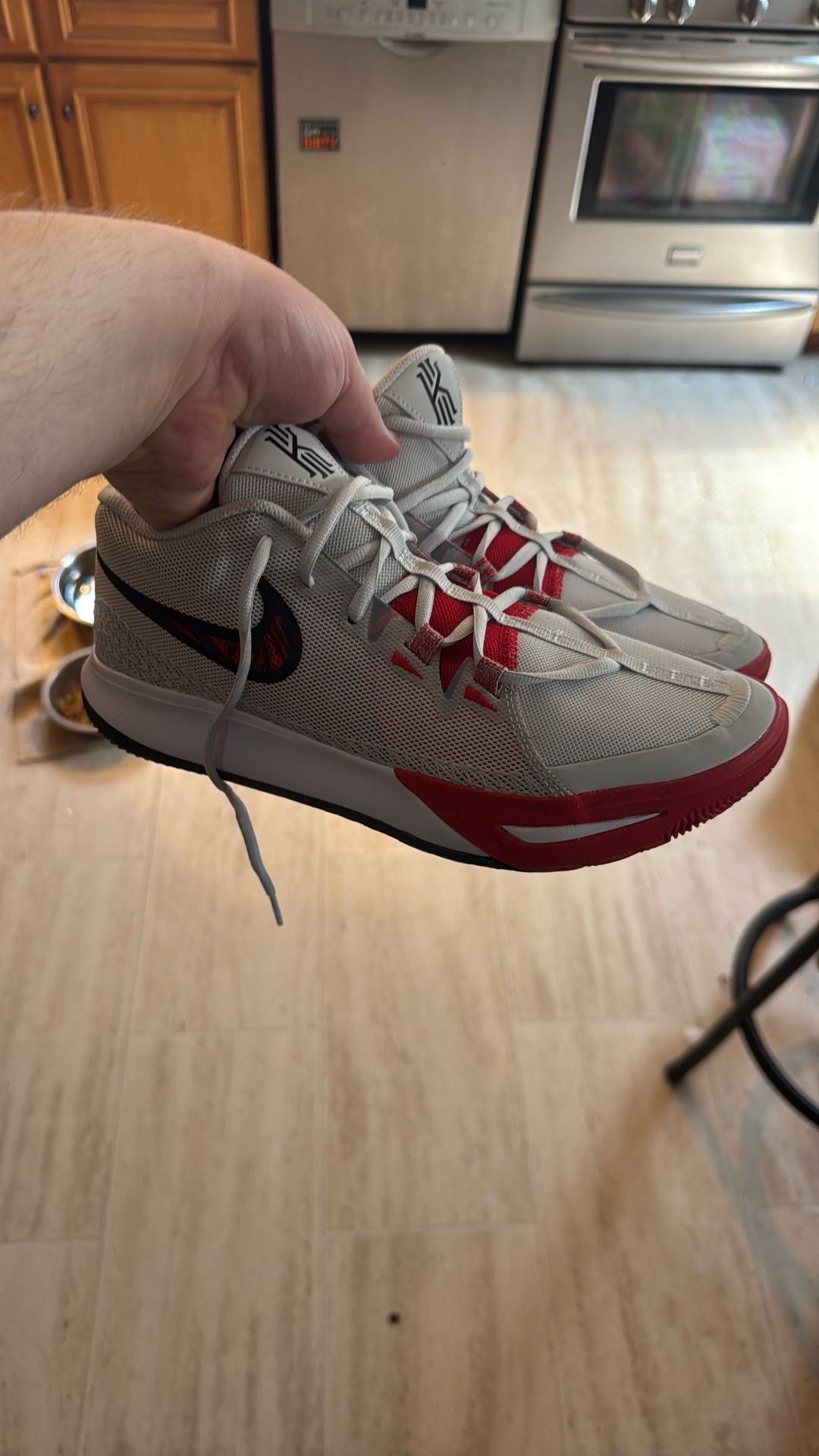 Kyrie Flytrap 6 Size 9.5 New