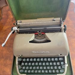 Typewriter Machine - Works Great