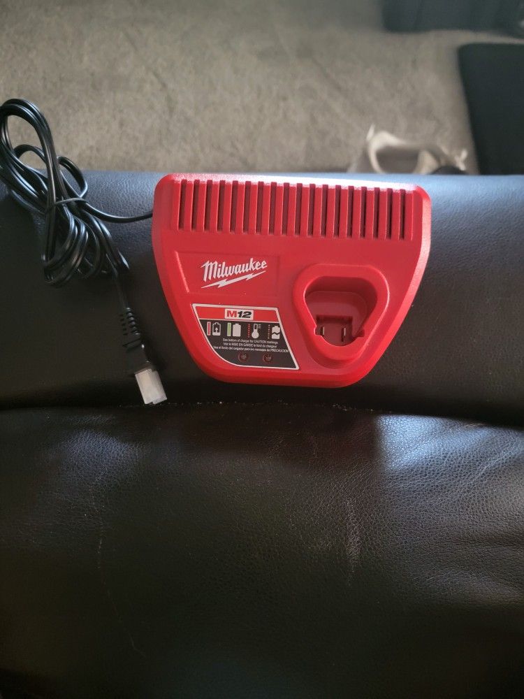 Milwaukee M12 Battery charger 