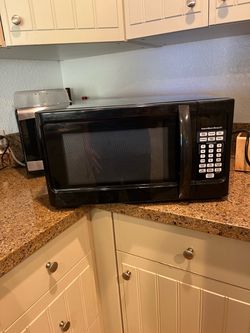 Black Hamilton Beach Microwave - 1000 Watt