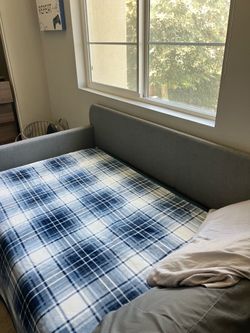 Daybed with trundle