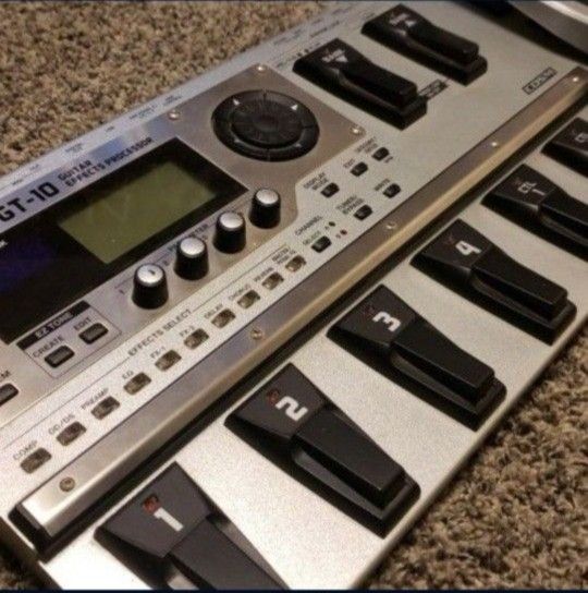 BOSS GT-10 Multi-Effects Pedal