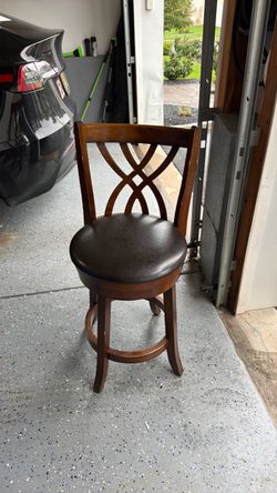 Bar height swivel chair