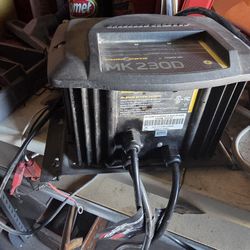 Minn Kota 230D 2Bank Battery Charger