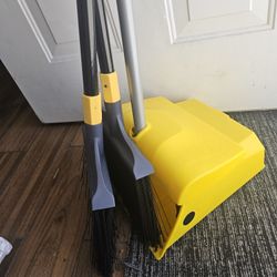 2 Escibas Y Recogedor NUEVO