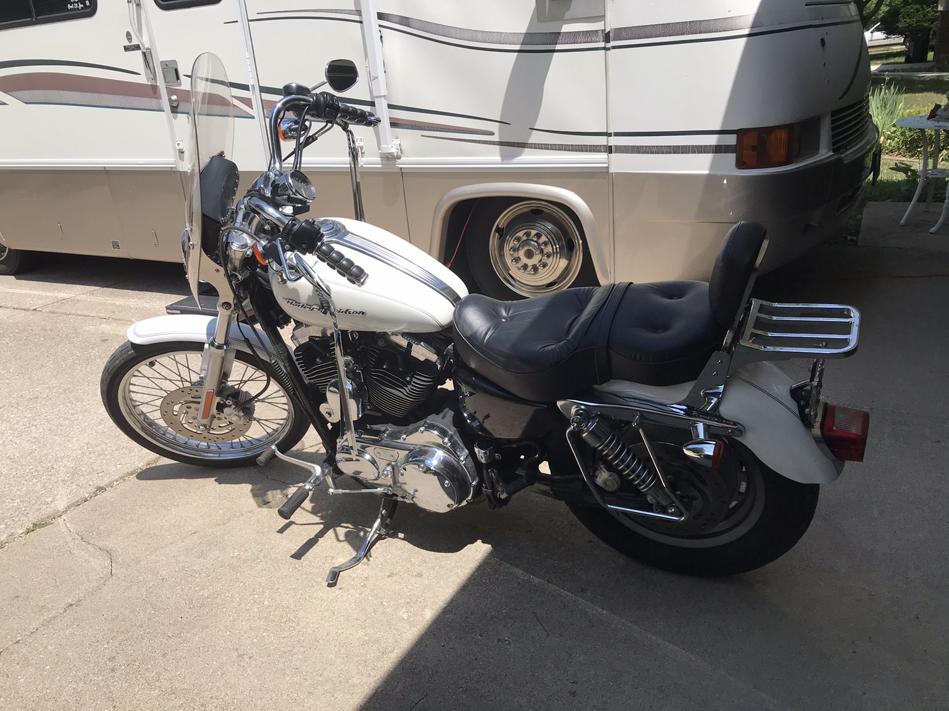 2004 1200cc 2004 Harley Davidson Pearl white/blue lettering new battery,new air filter new plugs easy detachable windshild bigger gas tank 11,500 mil