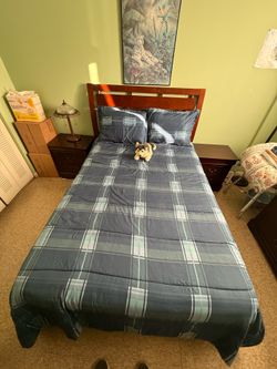4 piece Bedroom Set - Mahogany Finish