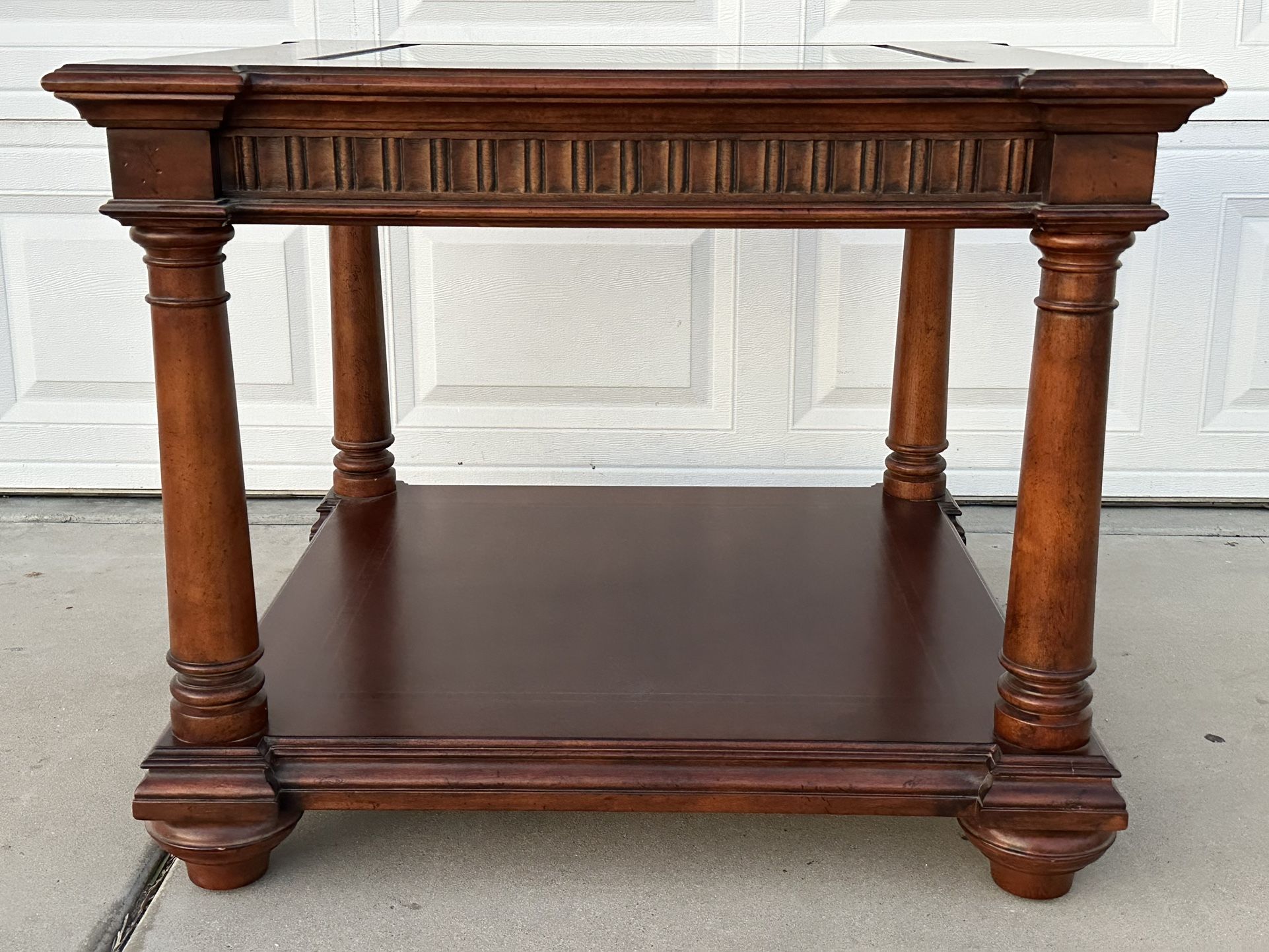 Super Large Hard Wood End Table Dimensions:32”x32”x26”(H) Like New condition 