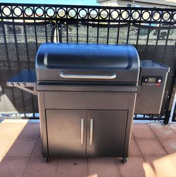 Traeger Silverton XL Pellet Grill