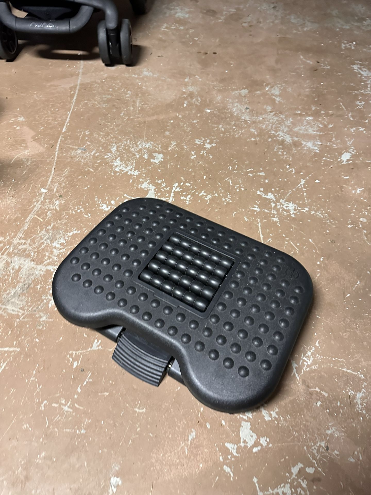 Mind Reader Adjustable Height Tilt Foot Rest