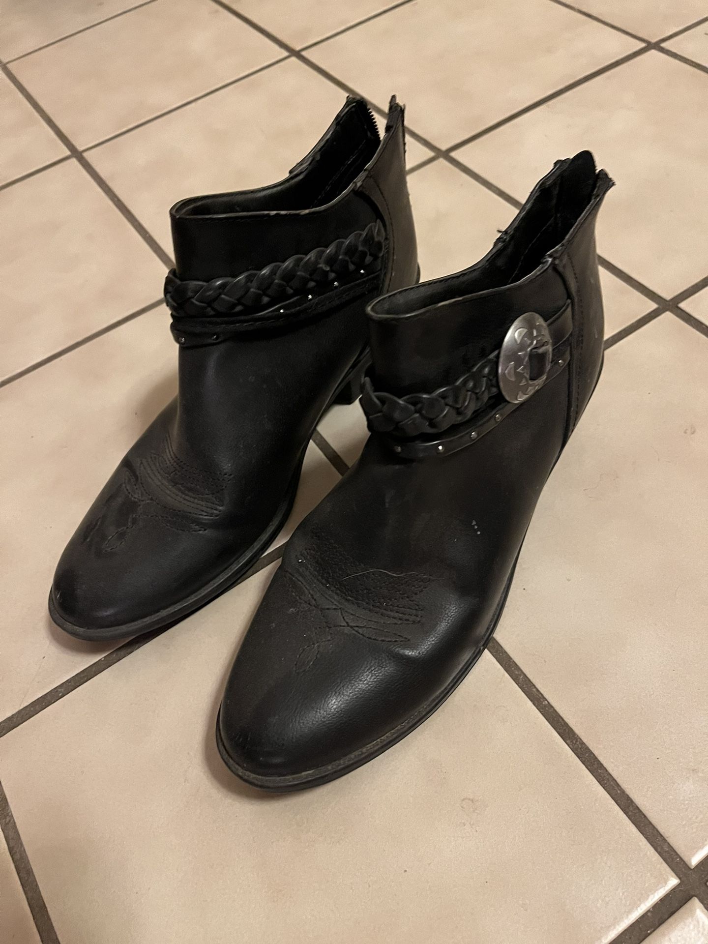 Women’s Boots 71/2